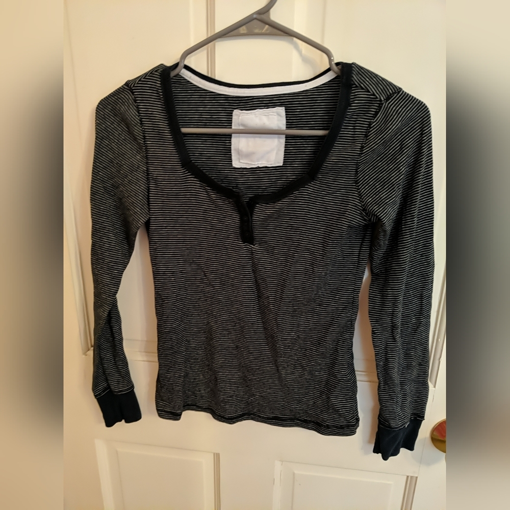 Women's Macy's Long Sleeves Black And White Striped Size XS EXTRA SMALL Buttoned